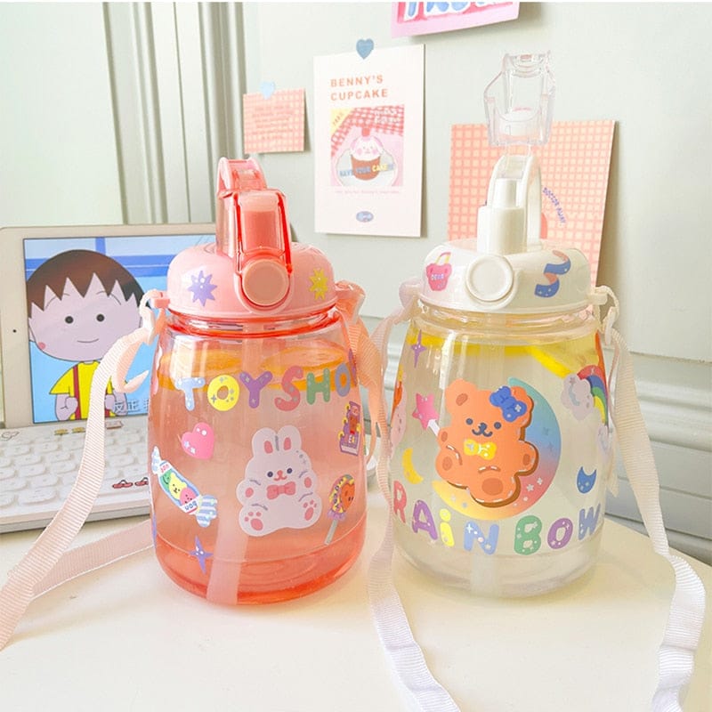 http://youeni.com/cdn/shop/products/cute-bear-big-capacity-water-bottle-with-straw-1300ml-bottle-the-kawaii-shoppu-5.jpg?v=1677161326