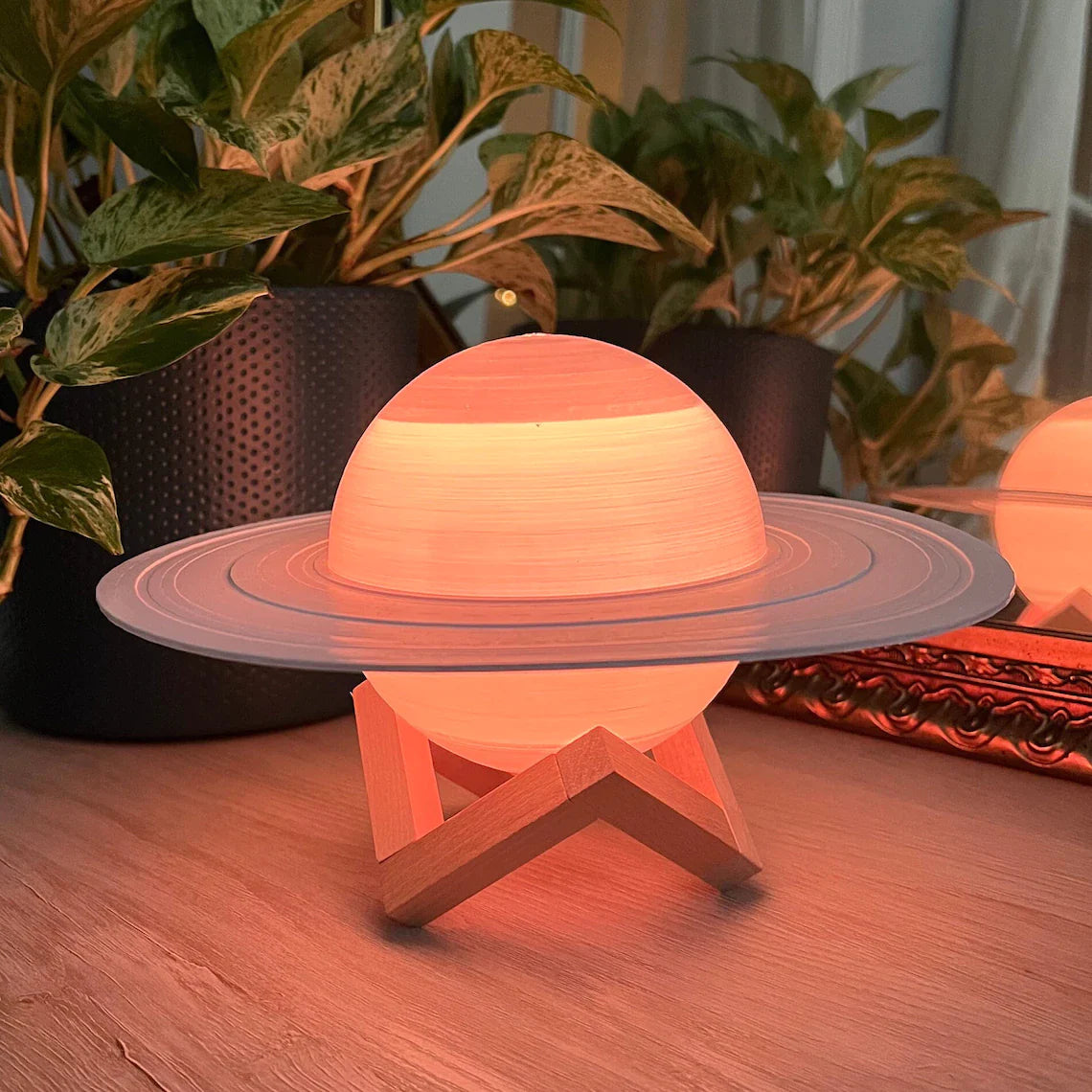 Color Changing Saturn Lamp