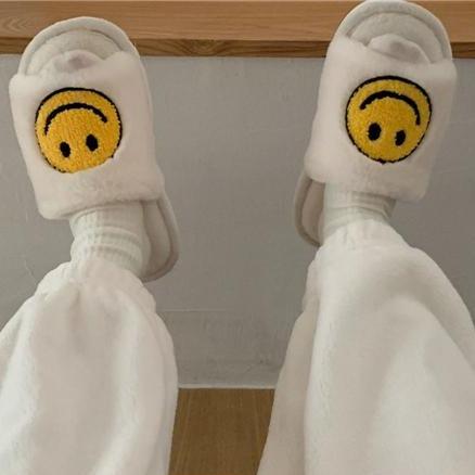 Round Smile Open-toe Plush Slippers